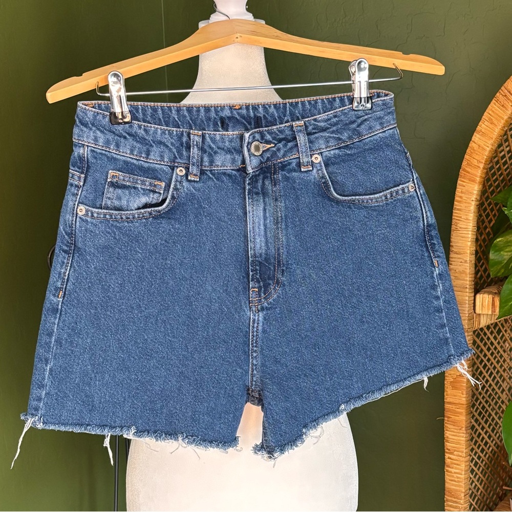 Cut off Vintage High Waisted Blue Denim Jean Shorts with Print Pockets